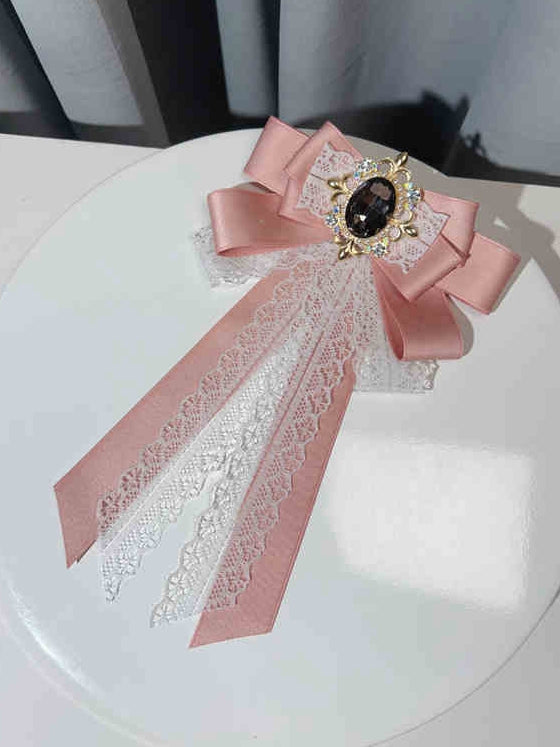 ヴィンテージラインストーンの蝶ネクタイレースディテール