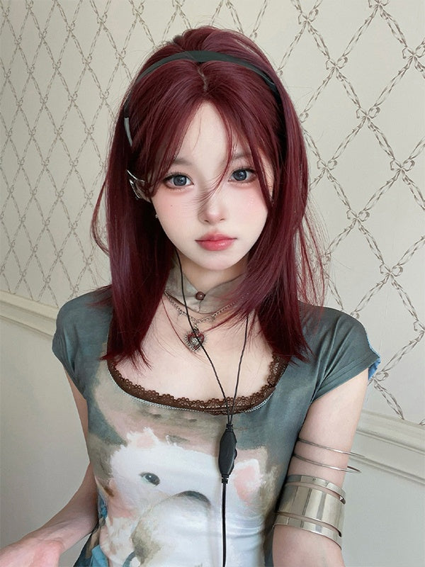 赤みがかった茶色のストレート合成ウィッグ（前髪付き）