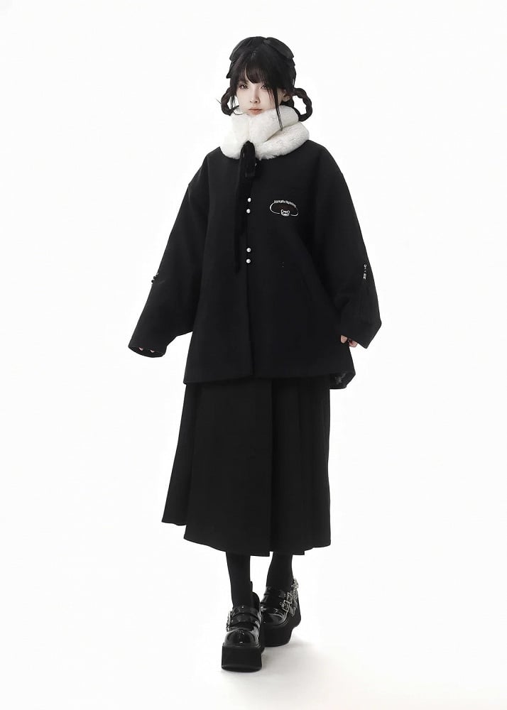 フェイクファーカラーのパンダ柄ブラックコート