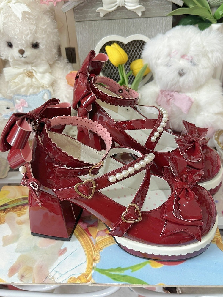 Herzsüßes rotes PU-Lolita-Schnallenriemen, Schleife, Perlenverzierung, Janes-Leder mit Mary-Akzenten in Weinrot