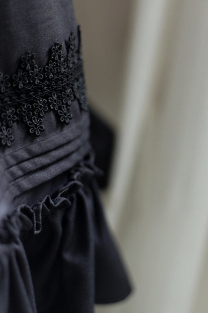 ダークグレーのエレガントなボーン入りコルセットベルト付きハイウエストロリータスカート