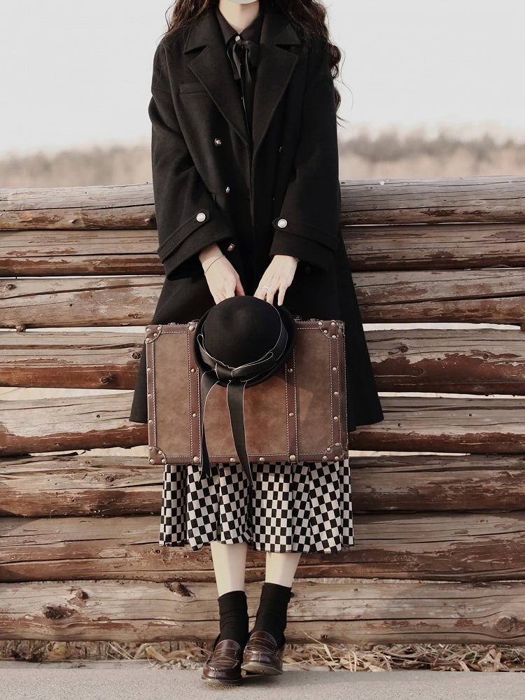 Schwarzer zweireihiger Wollmantel mit Reverskragen