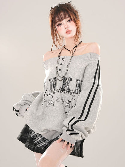 グレーレターパッチ刺繍オフショルダーネックラインスウェットシャツ