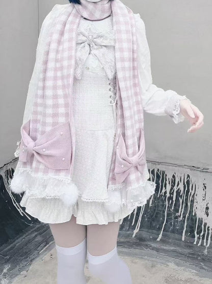 Schleifen, rosafarbener Jirai mit Kei-Perlenspitze, Pompons, weißkarierter Schal und