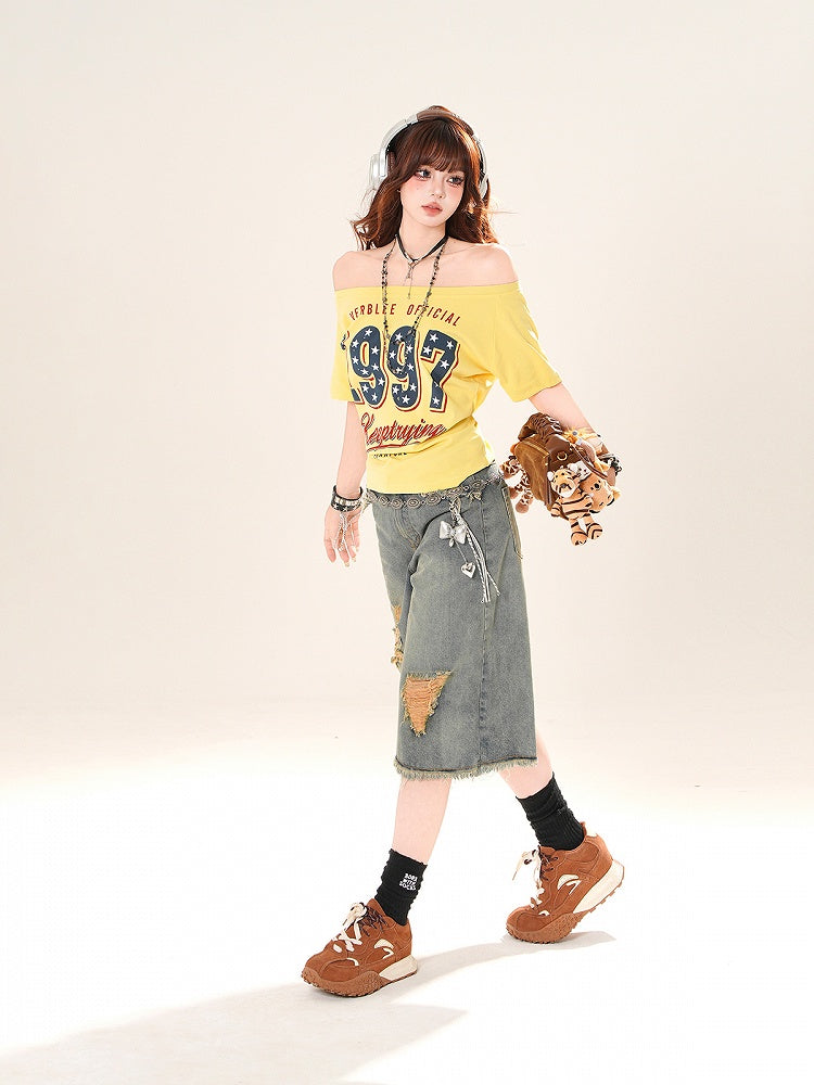 イエローのオフショルダーナンバープリントTシャツネックライン