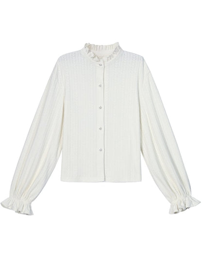 ホワイトのフリルネックラインブラウス