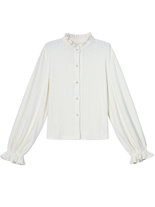 ホワイトのフリルネックラインブラウス