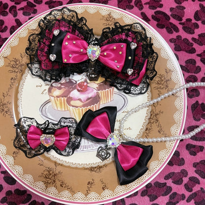 Perlenkette mit Haiclip, Schleife + Ring, Spitzenanhänger, verziert mit Herzbesatz, schwarz-rosa Strass