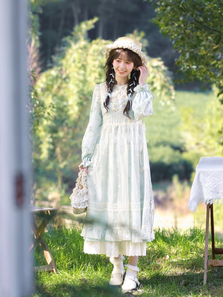 Aprikosenfarbenes Überkleid mit Peter-Pan-Kragen und Blumenstickerei