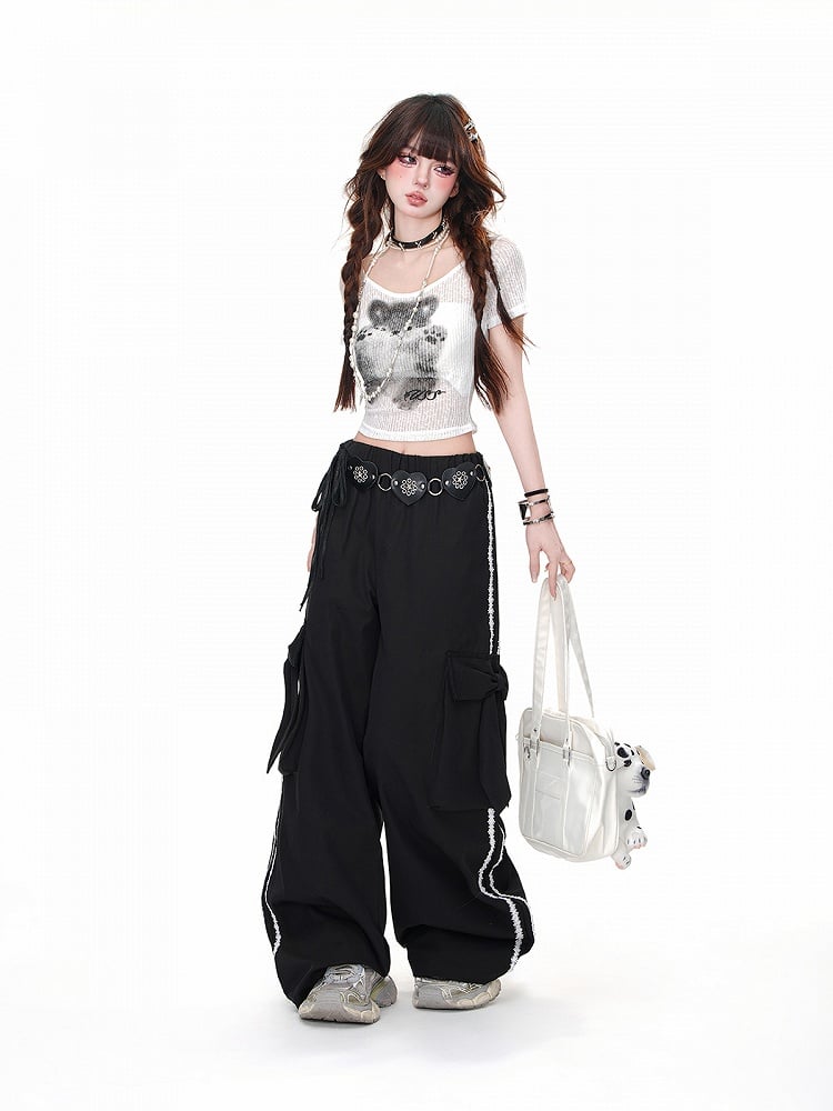 ブラウン/ホワイトのセミシースルーの愛らしい子犬のグラマラスクロップドTシャツ