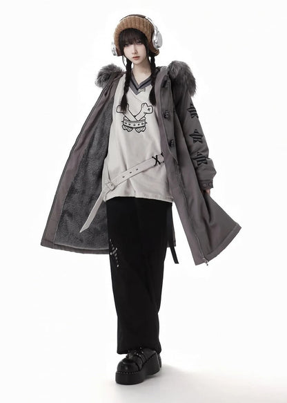 Weißes Sweatshirt mit süßem Knochenmuster und V-Ausschnitt