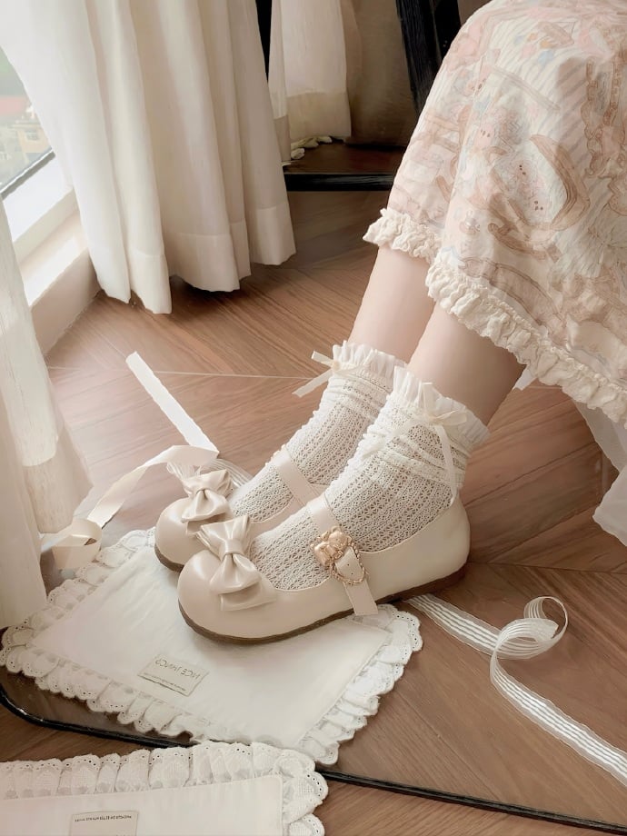 Schleife mit Bär Süße Lolita Schnallen an der Spitze Beige Flats Herz Umarmung