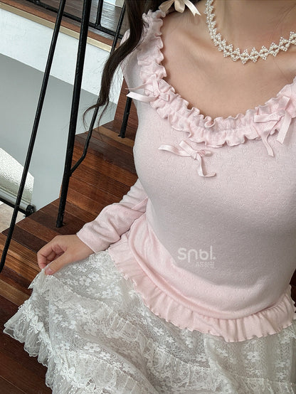 Rosafarbenes, langärmliges Oberteil mit Rüschenbesatz und Schleifendetails