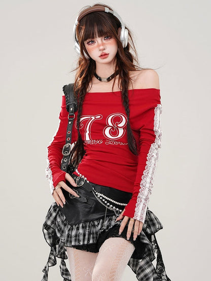 赤い文字のオフショルダーネックライントップ、レースアップリケスリーブ