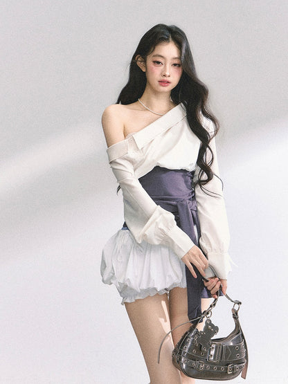 Beiges Hemd mit asymmetrischem Ausschnitt und lila Korsettgürtel