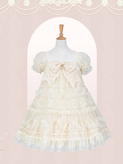 Weißes, cremefarbenes Lolita-Kleid mit bestickter Schleife und großen, kurzen Puffärmeln