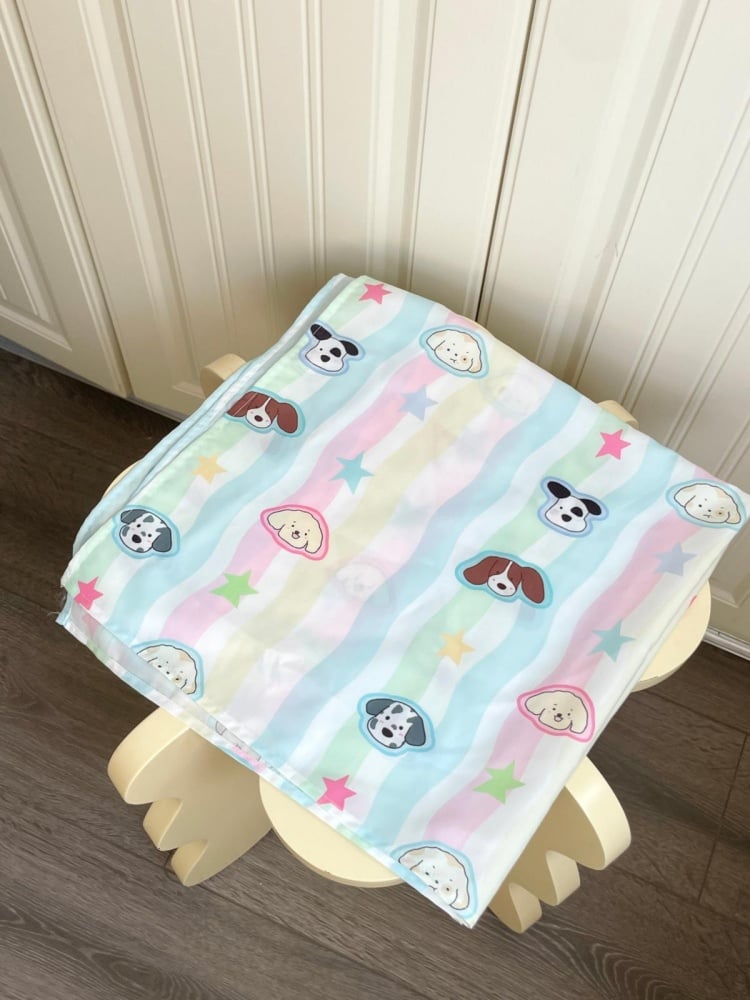 ストライプ柄の可愛い子犬のスクエアスカーフ