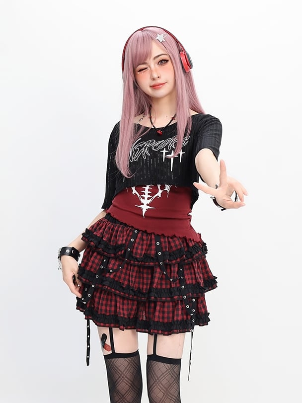 Coverup Rotes Neckholder-Y2K-Top mit schwarzem Grafik-Tank-Top im Set