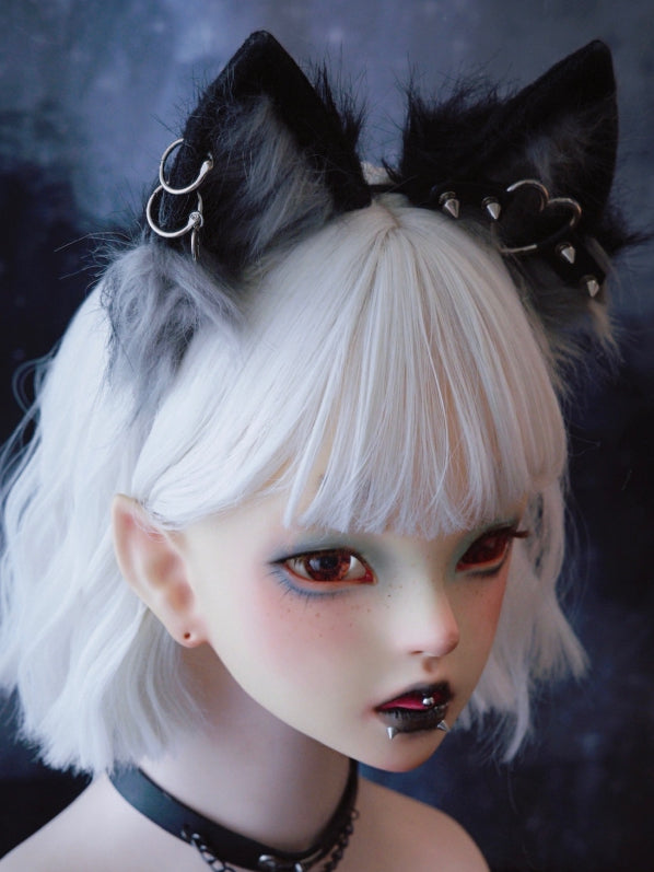 Ear Studs Black With Cat Details KC Heart Design