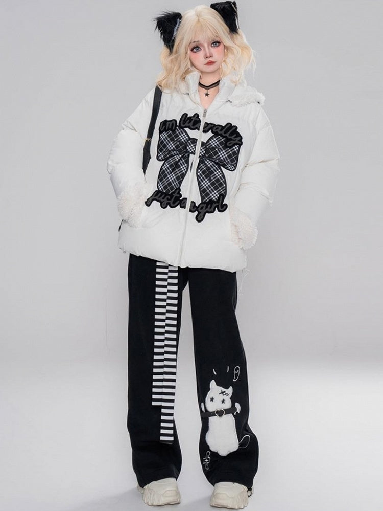 Schwarz/Weiß bezahlte Pufferjacke mit Schleifenapplikation und Kapuze, Plüschmanschetten