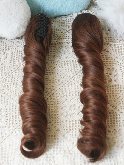 Karamellfarbene, gerade Perücke im Bob-Schnitt mit Pony und doppelten langen/kurzen Pferdeschwanz-Krallenclips