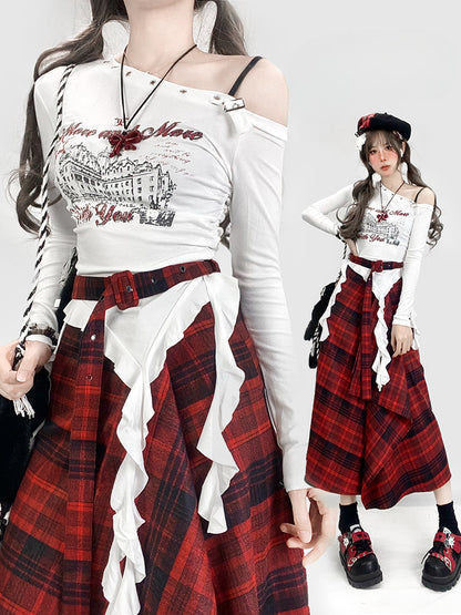 Weißes, schmal geschnittenes Top mit asymmetrischem Saum