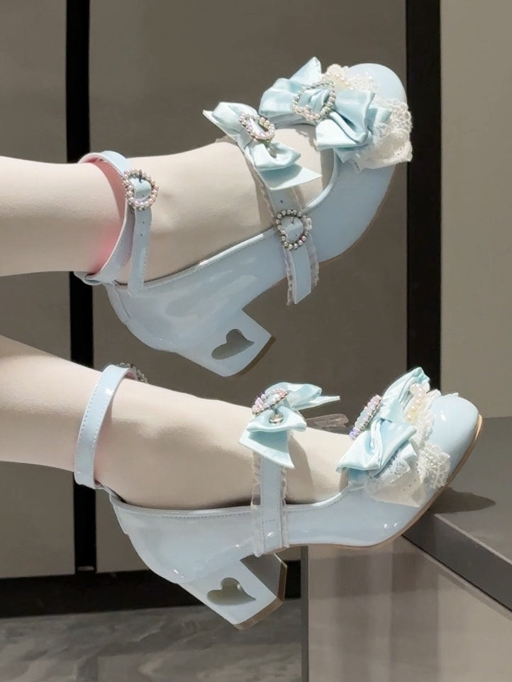 Mary Top bei Janes Blue Heels Cut-out Schleife Herz