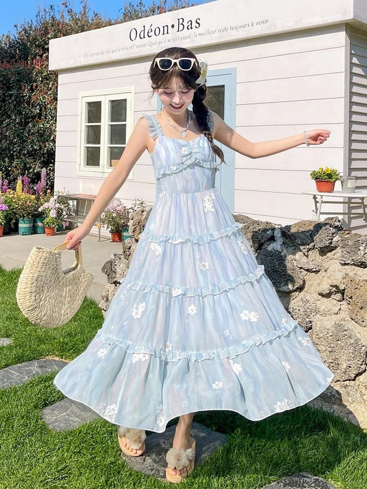 Ärmelloses Kleid mit Blumenstickerei, gestuftem blauem Chiffon und Flatterrock