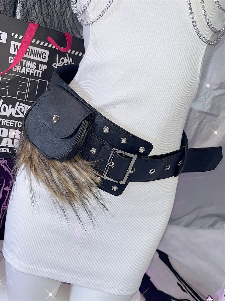 Schwarzer Gürtel mit Kunstpelzbesatz und Schnalle + Gürteltasche mit Druckknopf