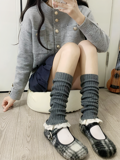 Kaffeesüße, gestrickte Beinwärmer mit Spitzenbesatz