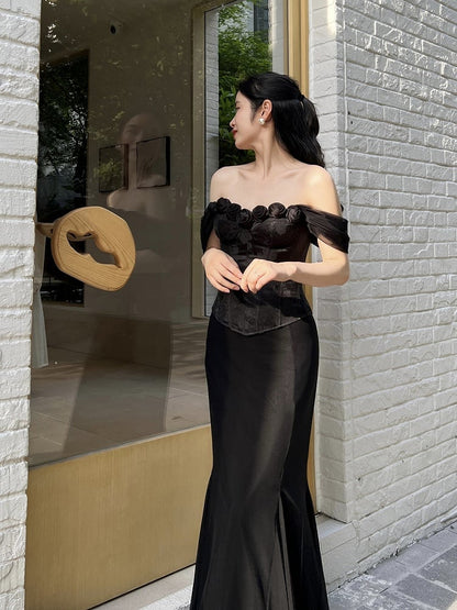 ブラックローズ装飾のオフショルダーネックラインボーンコルセットトップ