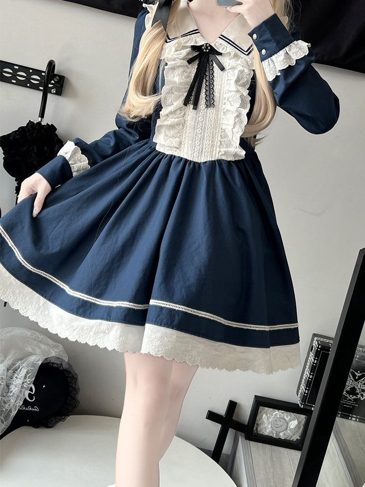 Dunkelblaues, langärmliges Kleid mit Rüschenbesatz über dem Knie