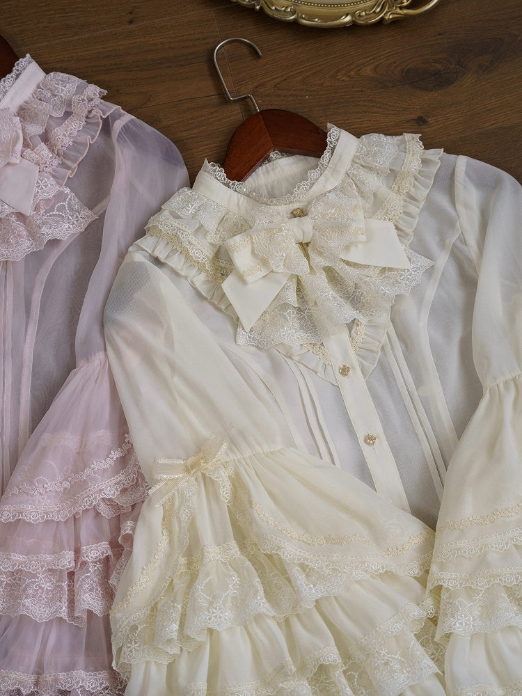 ベージュのロングレイヤードベルスリーブシフォンブラウス