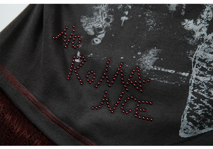 レースアップとダメージ加工の穴があいたグレー＆レッドのホルターネックトップス