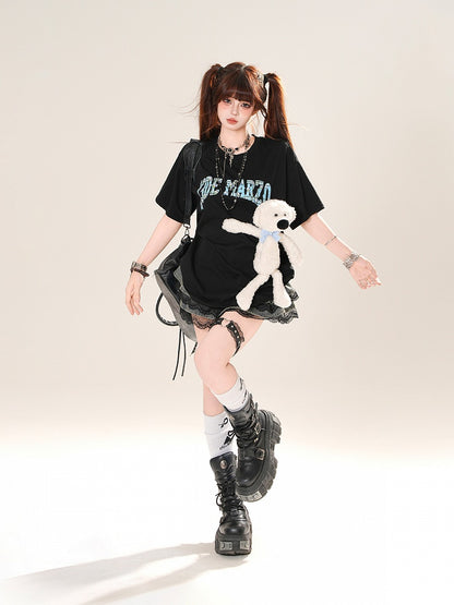 愛らしいクマのぬいぐるみ付き、ブラック/ホワイトのラウンドネックレタープリントTシャツ