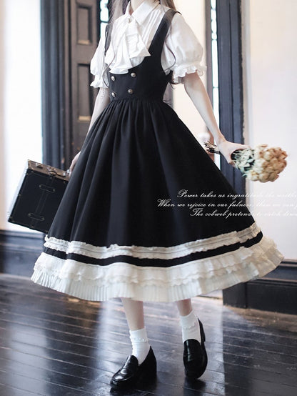 Schwarzes Overallkleid im Preppy-Stil mit hoher Taille und beigem Spitzenbesatz