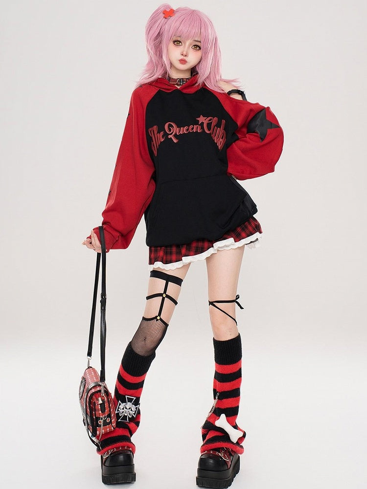 Kapuzenpullover mit Buchstaben-Print und Colorblock-Design und ausgeschnittenen Schultern