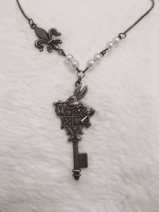 Bronze Vibes 6 Lolita Bunny Pendant Alice Options Vintage Necklace