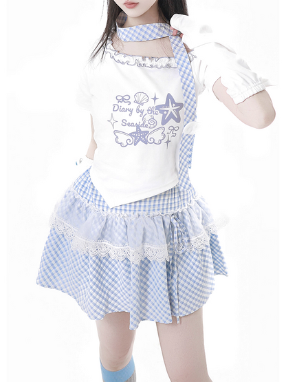 ブルーとスカーフのチェック柄、ピンク/ベビーヒトデと貝殻のプリント、フリル、アシンメトリーネックラインのTシャツ