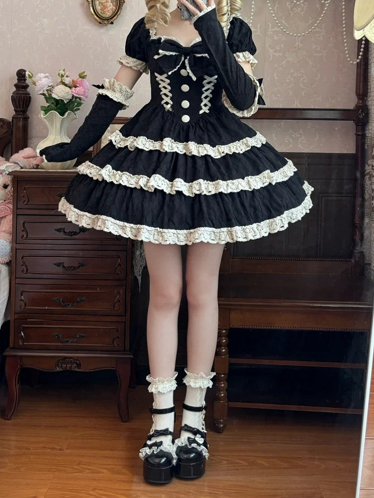 und Lolita-Taille, einteiliges Basken-Schulkleid aus Spitze, Beige, alter schwarzer Besatz