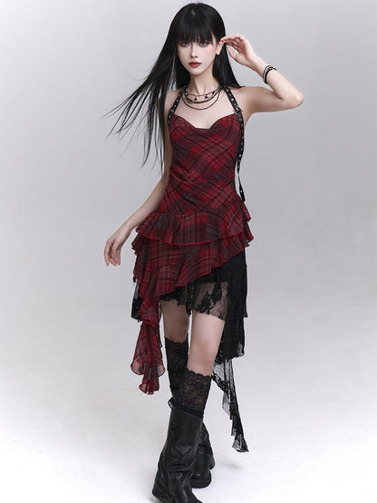 Rot kariertes Neckholder-Top mit kaskadierenden Rüschen und Schnallenriemen