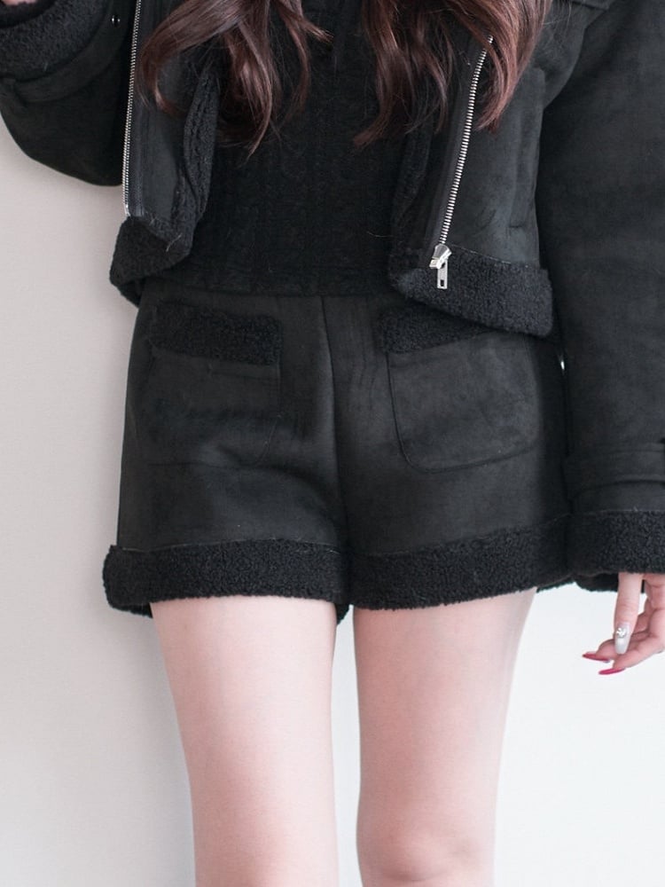 Fleece Design Jirai Pocket Shorts with Black Decorative Trim Kei
