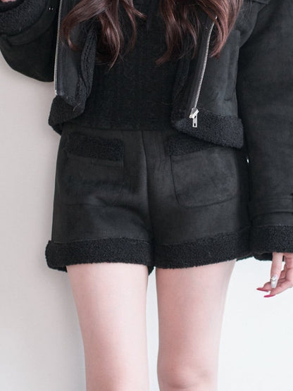 Fleece Design Jirai Pocket Shorts with Black Decorative Trim Kei