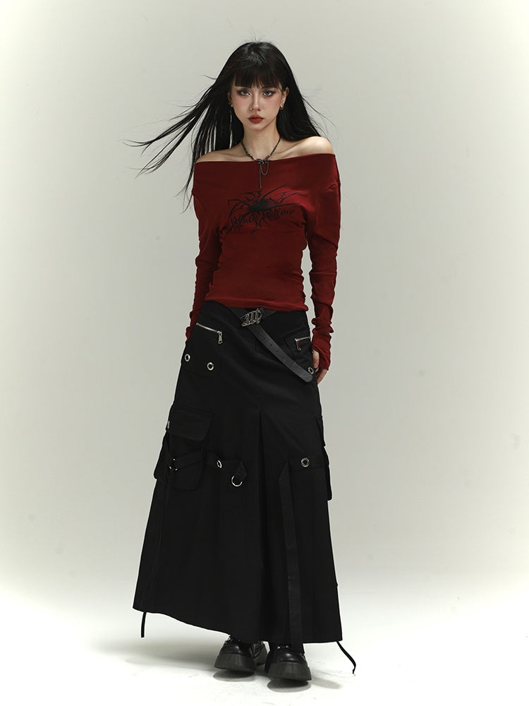 ワインレッドのアシンメトリーネックライン、スパイダープリントのグラマラススリムフィットトップス