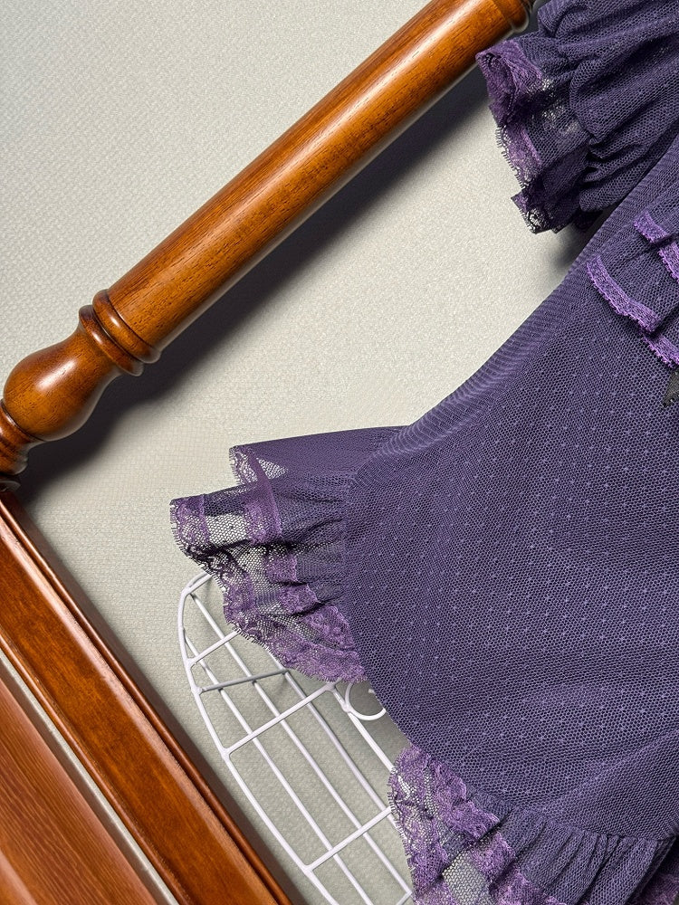 パープルのスクエアネックライン半袖ブラウス