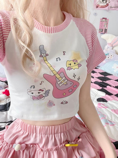Weißes, rosa gestreiftes Crop-Top mit Kätzchen- und Gitarren-Print