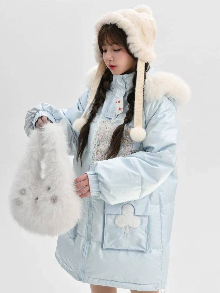 Blauer Daunenmantel mit Kapuze und Applikation