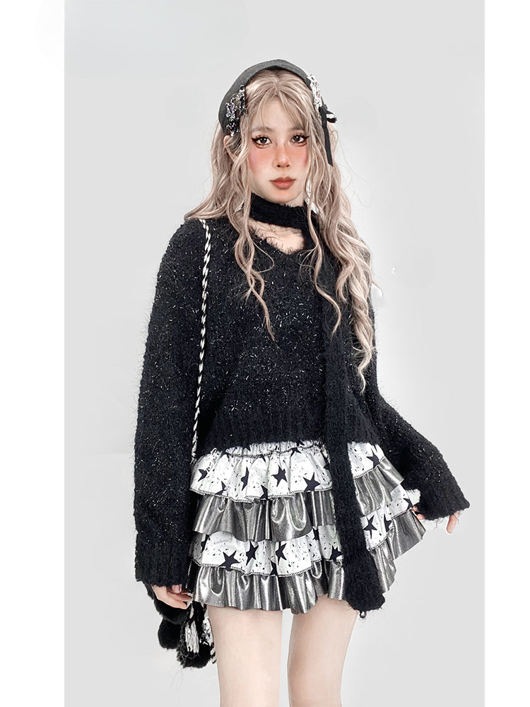 Schwarzer Strickpullover mit V-Ausschnitt und Schal