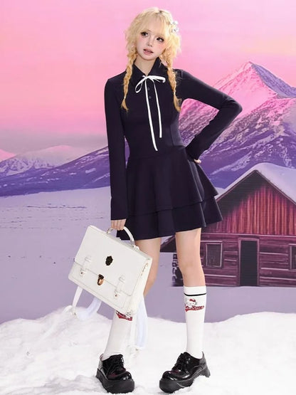 Marineblaues Preppy-Kleid mit Polokragen, selbstbindender Schleife und Stufenrock