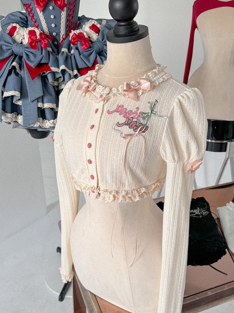 クリーム色の刺繍ディテールの長袖ニットトップス